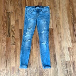 Hollister low rise, super skinny crop jeans size W25 L26